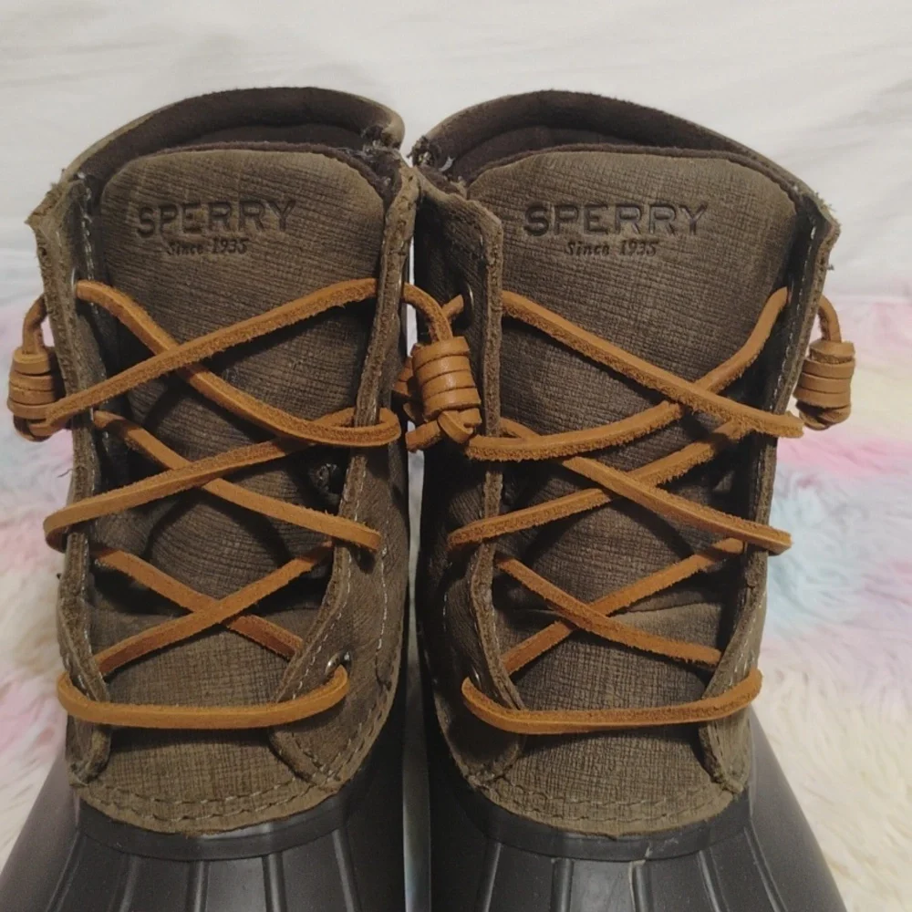 (X-102) SALE! Sperry Saltwater Duck Boots Sz.8 Hardly Worn